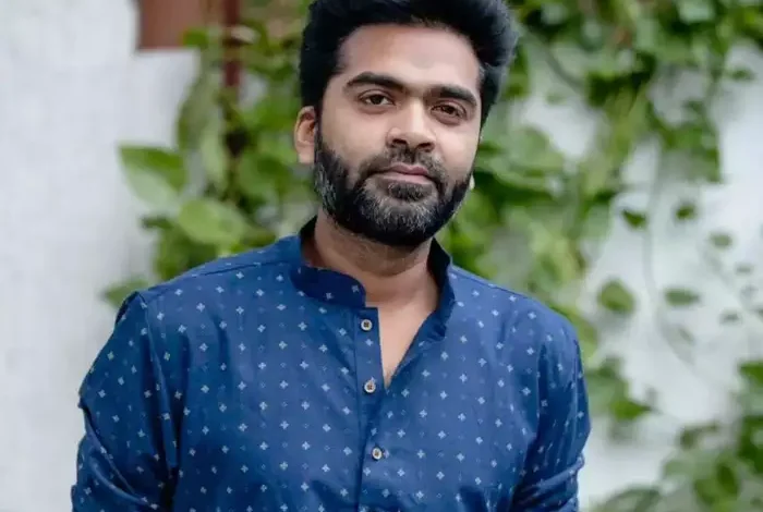 Simbu provided financial support to Saravanan who worked as an assistant director.