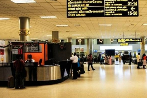 A Chinese citizen was arrested at the Katunayake International Airport yesterday