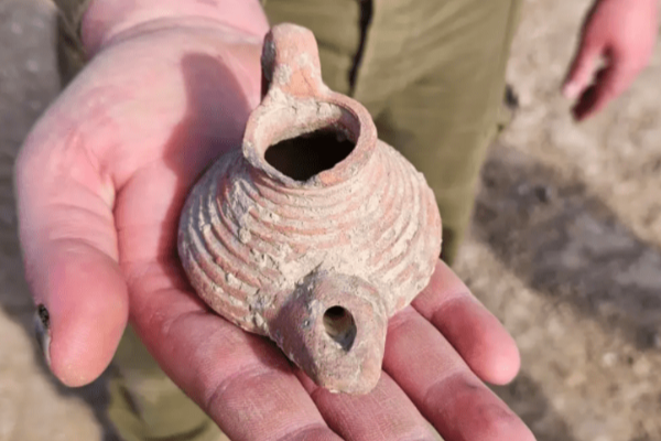 1,500-year-old Byzantine lamp found by Israeli soldiers in Gaza