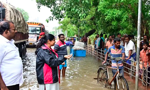 For the 2nd day today, Kanimozhi MP is personally visiting the flood-affected areas and is engaged in rescue work.