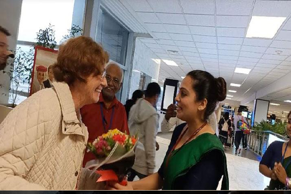 A German woman who visited Sri Lanka 122 times was given a grand welcome at Katunayake Airport.