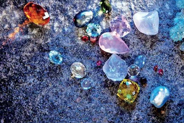 For the first time in Sri Lanka, an international gemstone research center will be established.