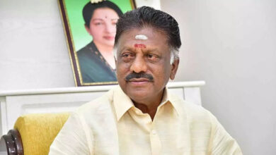 O. Panneerselvam held a consultation with Theni district administrators and volunteers yesterday.